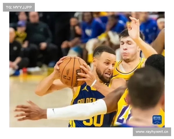NBA季前赛:湖人胜勇士 NBA季前赛:湖人胜勇士